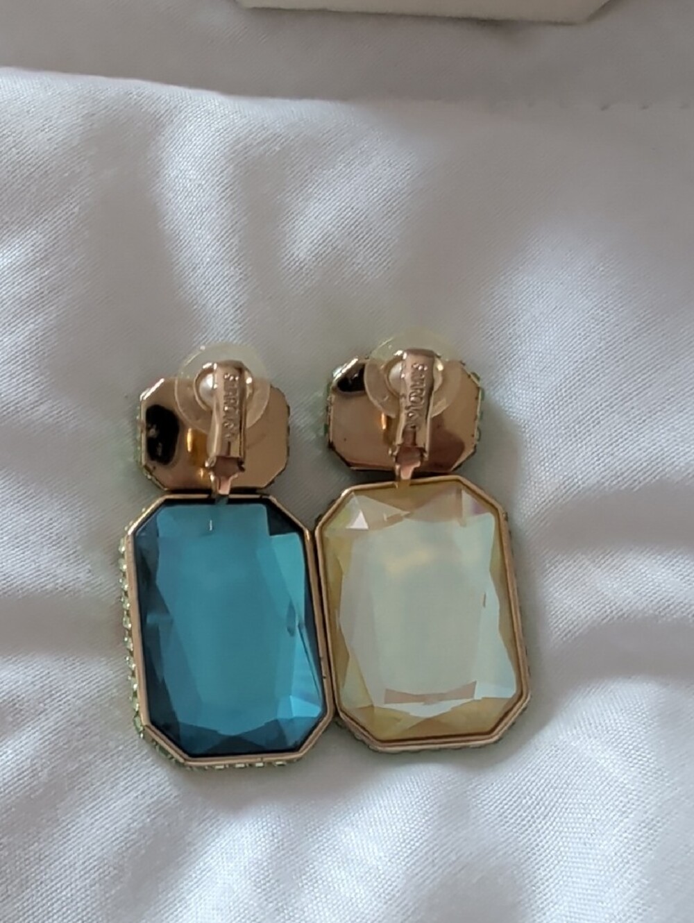 asymmetrical Swarovski Orbita clip earring - Picture 3 of 4
